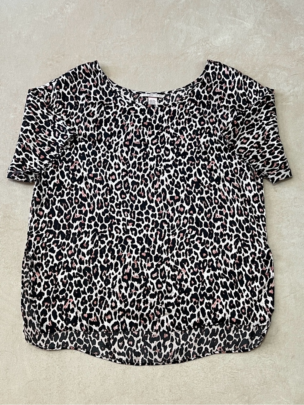 Victoria’s Secret 100% Silk Leopard Print Sleep Shirt. Women’s Size Medium